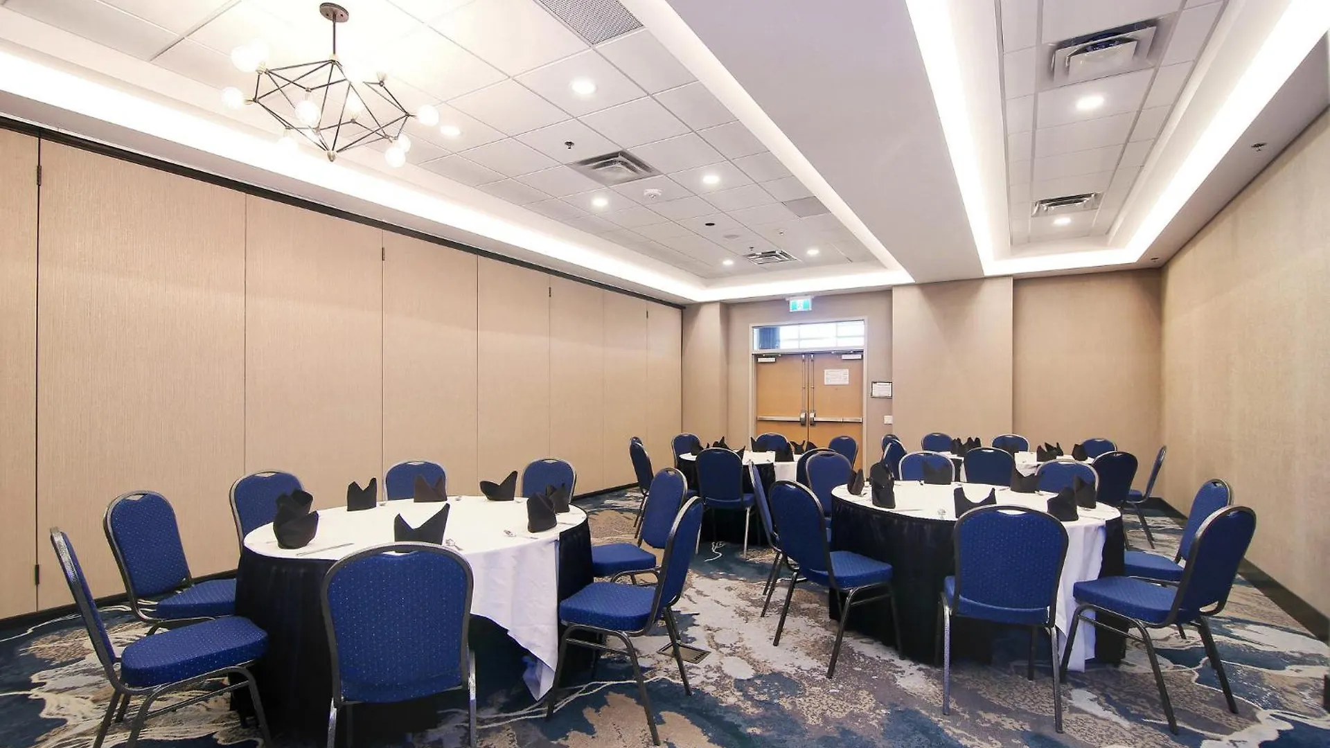 Holiday Inn Hotel & Suites - Calgary Airport North By Ihg 3*,  Canada