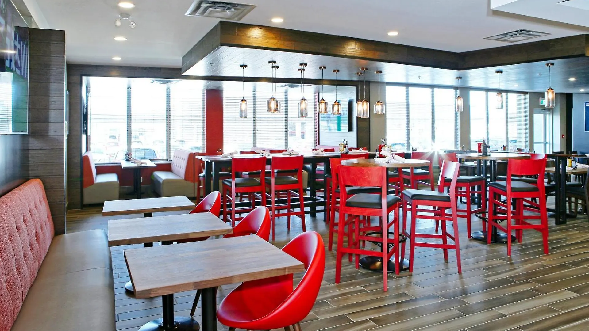 Holiday Inn Hotel & Suites - Calgary Airport North By Ihg 3*,